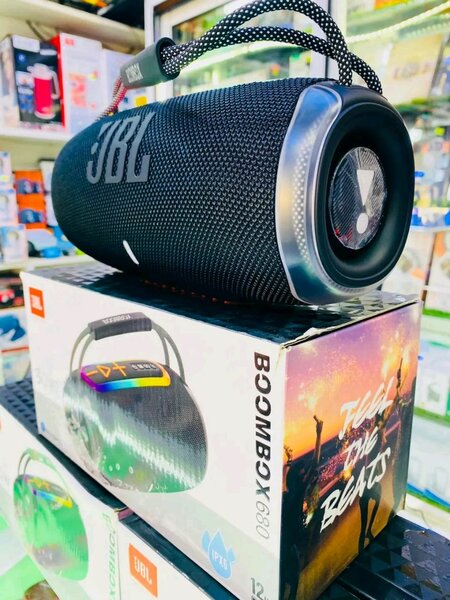JBL Boombox 680