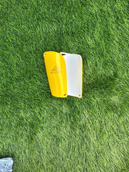 Protège-tibias Adidas légers