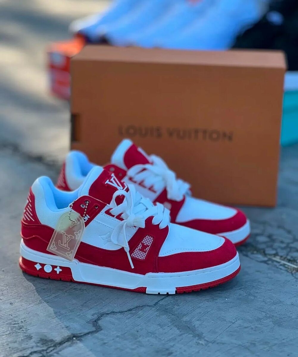 LOUIS VUITTON SNEAKER