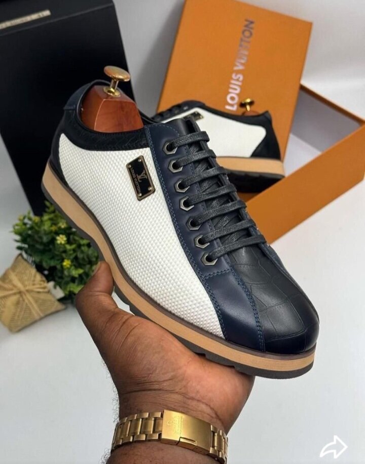 SOULIER LOUIS VUITTON EN CUIR