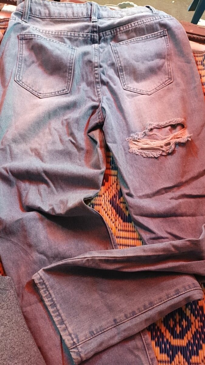 Jeans déchirés tendance