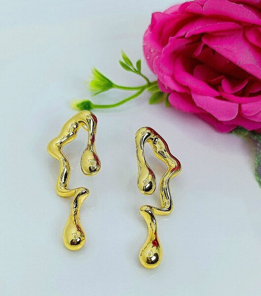 Boucles d'oreilles dorées élégantes