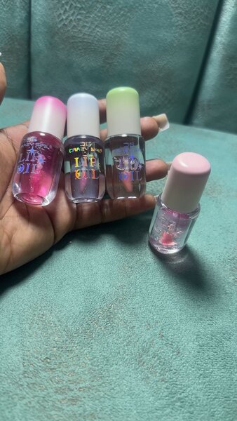 Huile a lèvre hydratante