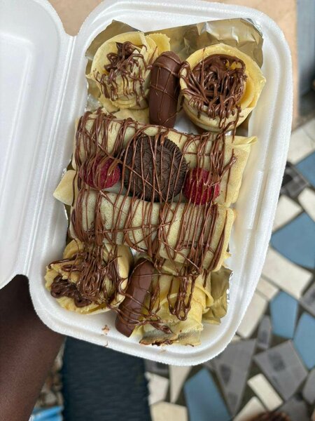 Délicieuses crêpes roulées au chocolat