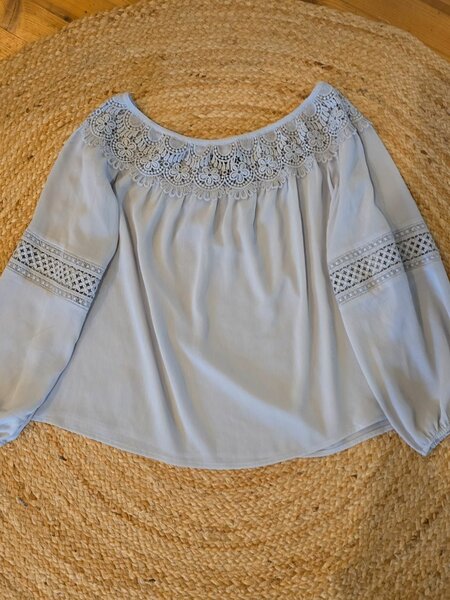 Chemise blanche en dentelle pour femme