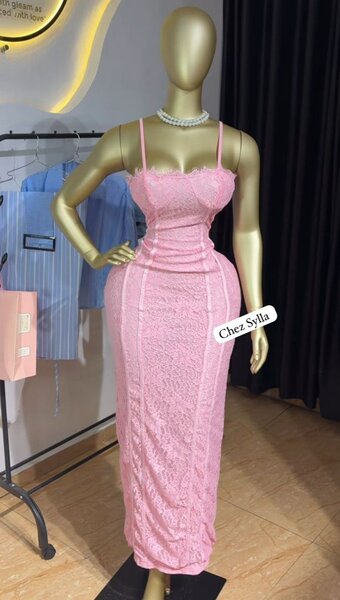 Robe longue en dentelle rose pour femmes