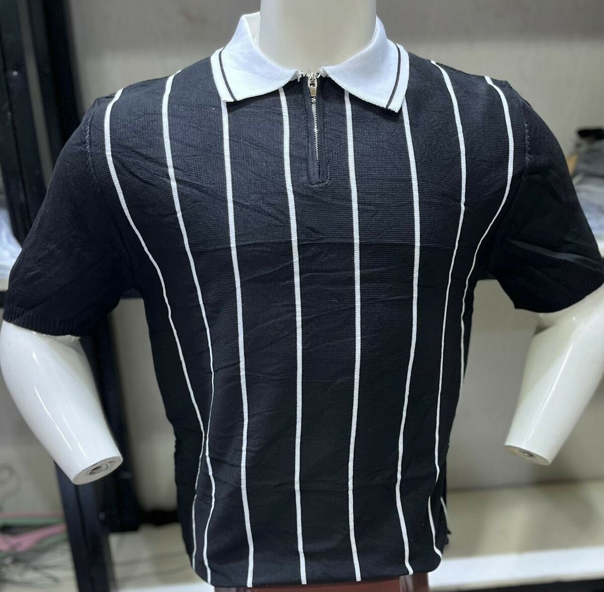 Polo rayé zippé pour homme