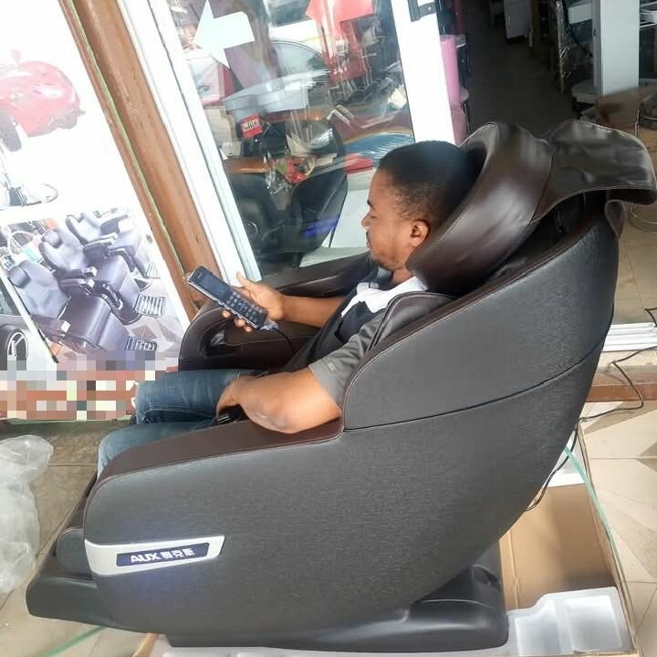 Zero Gravity Full Body Massage chair