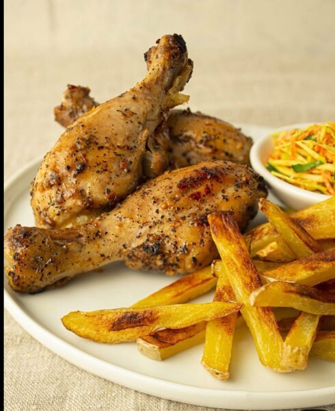Poulet grillé avec frites