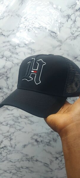 Casquette noire élégante