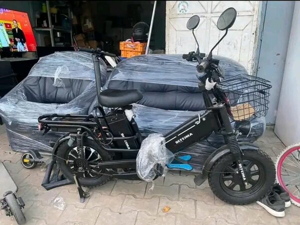 Scooter électrique avec sidecar