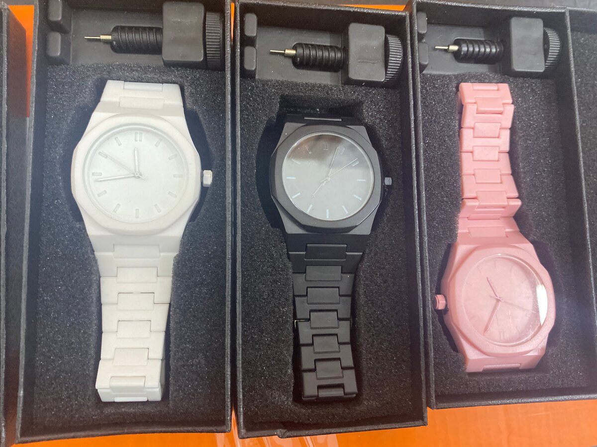 Montre arabic en plastique