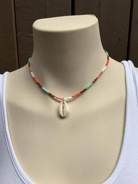 Collier coquillage multicolore