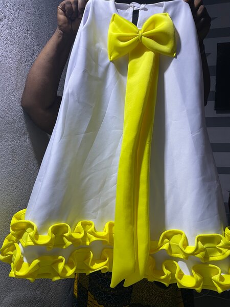 Robe Fille Blanche avec détails