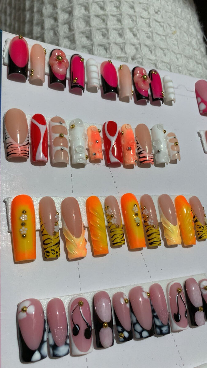 Ongles Faux Colorés