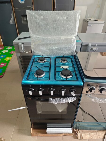 Gazinière nasco 4 feux avec four