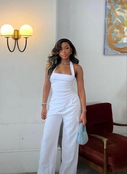 Combinaison blanche élégante