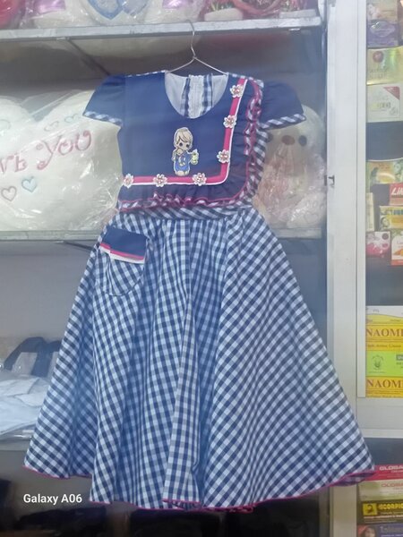 Robe fille à carreaux bleue