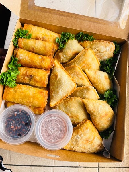 Box pastel et nem à la viande