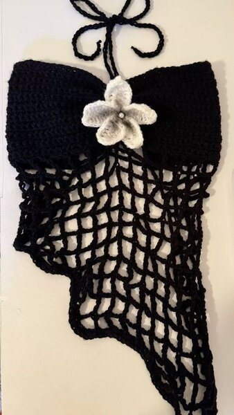 Top en crochet noir élégant