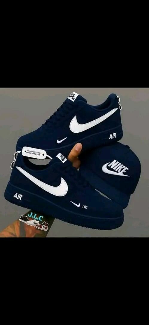 Chaussures Nike blanches et noires pour homme