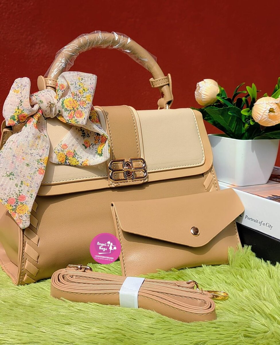 Sac à main élégant avec foulard