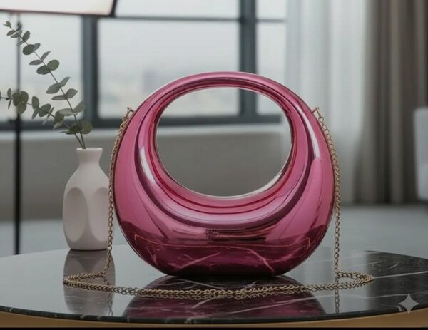 Sac à main rose en verre transparent