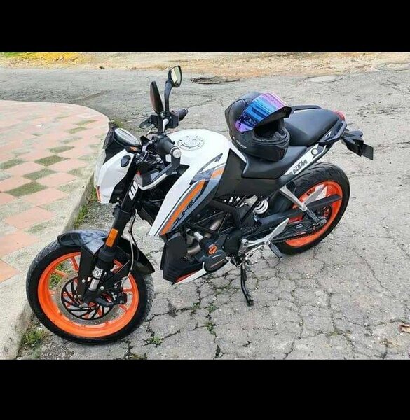 Moto KTM duke 200