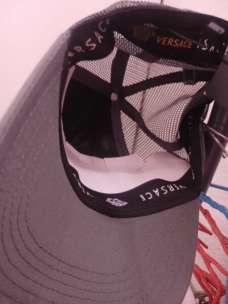 Casquette grise élégante