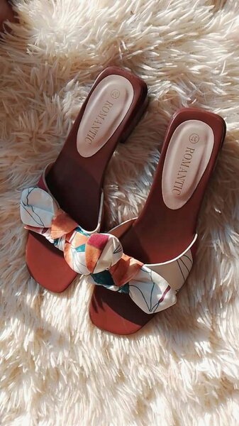 Mules élégantes à nœud