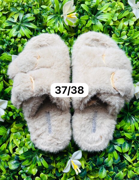 Chaussons en fausse fourrure