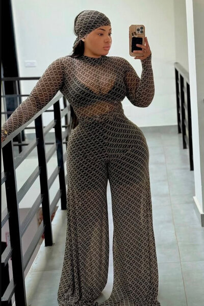 Tenue élégante moulante femme