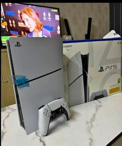 Console Sony PlayStation 5 neuve avec manette blanche