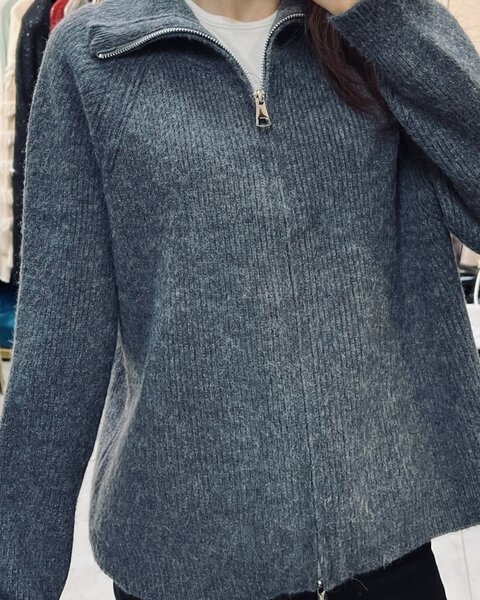 Кофта на замке