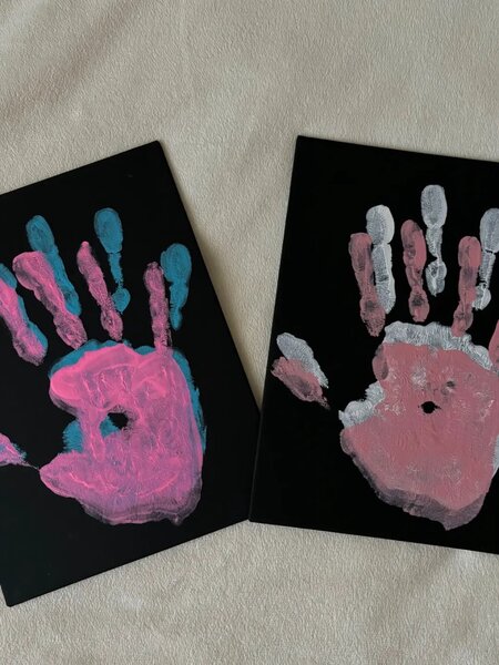 Отпечатки влюбленных рук