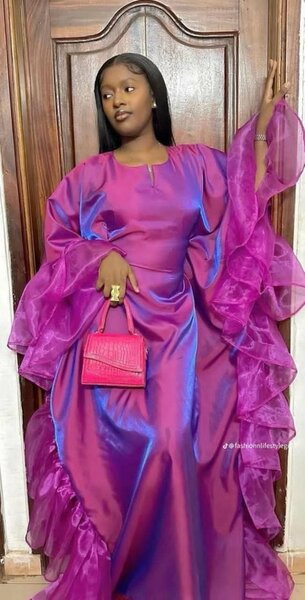 Robe longue en satin colorée