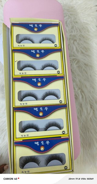 Faux cils volumineux