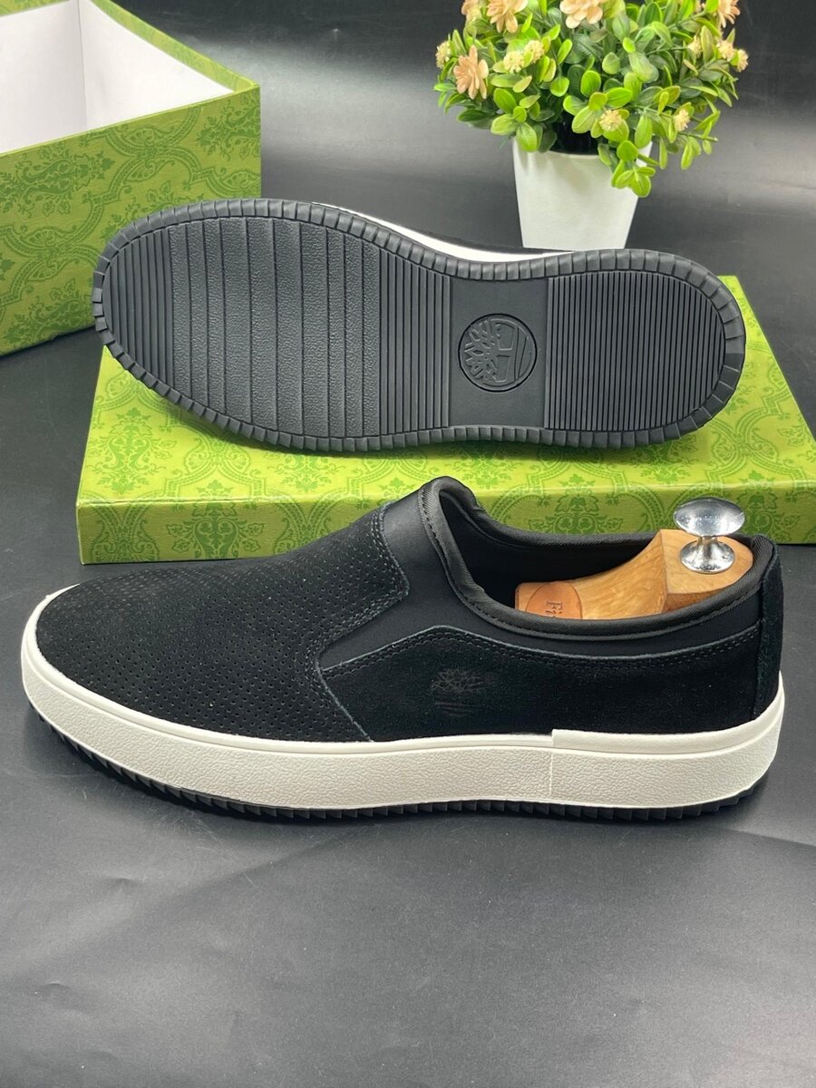 TIMBERLAND BLACK AND WHITE