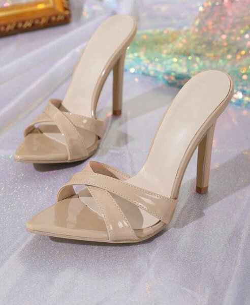 Talons aiguilles élégants nude