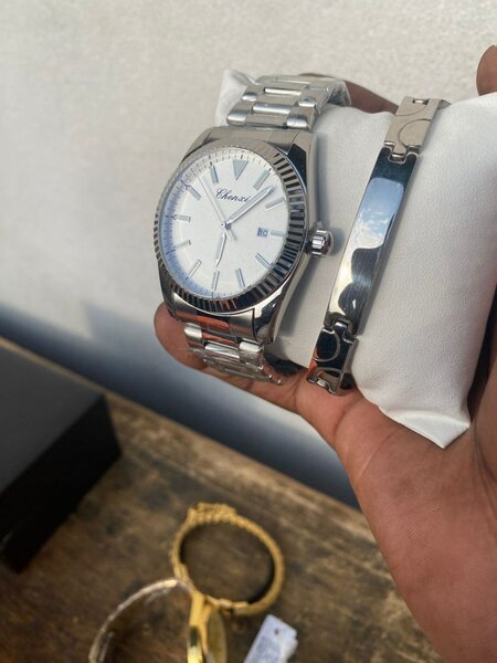 Montre élégante en acier inoxydable