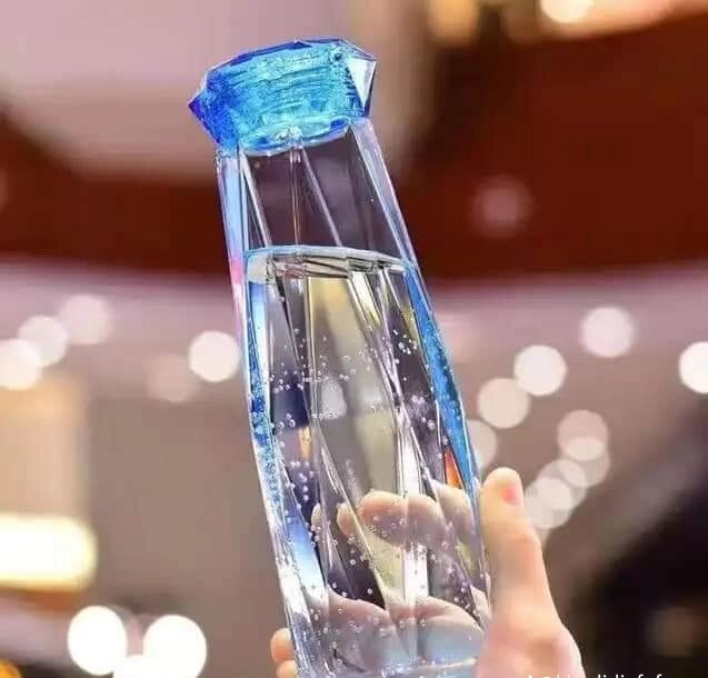 Carafe en verre coloré