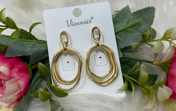 Boucles d'oreilles dorées élégantes