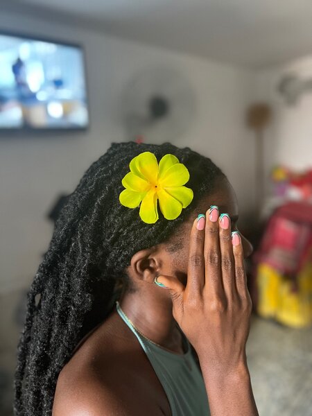 Barrette fleur jaune élégante