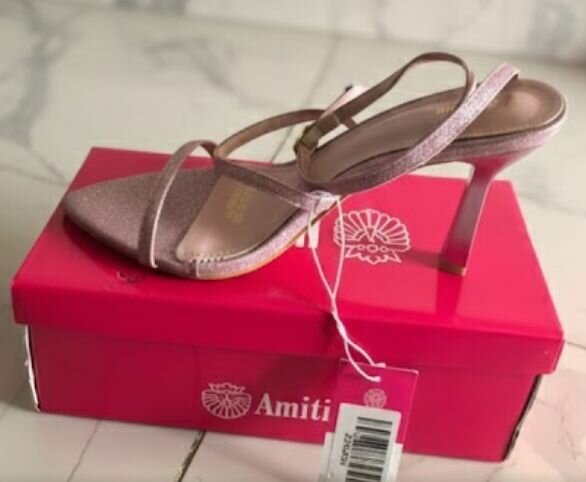 Sandales à talons pailletées