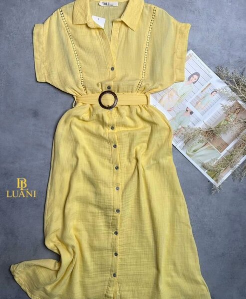 Robe jaune ceinturée
