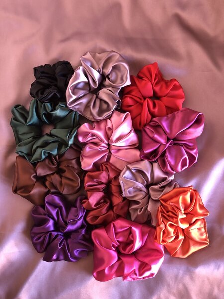 Chouchous colorés en satin