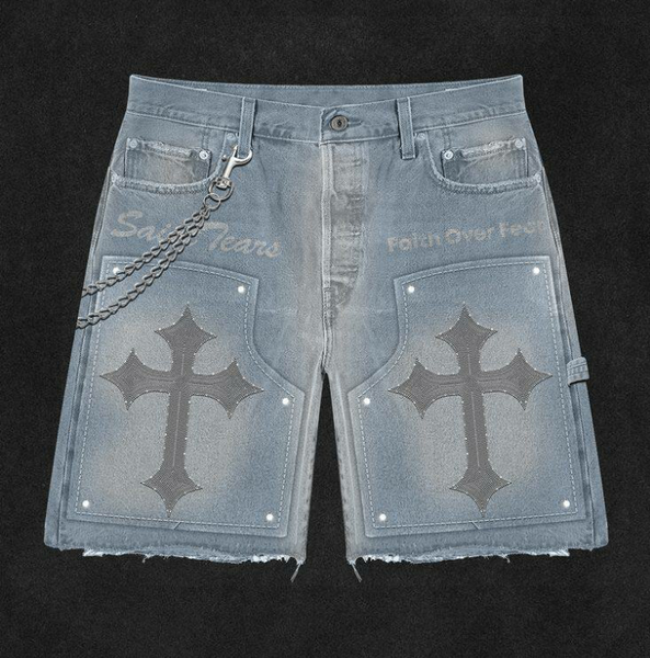 Short en denim brodé style punk
