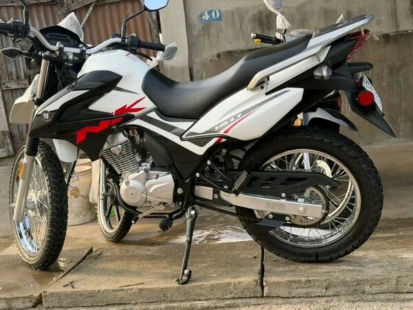 Moto Tout-Terrain Puissante