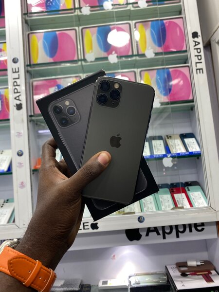 iPhone 11 Pro 64g quasi neuf avec son carton 120.000 rapide