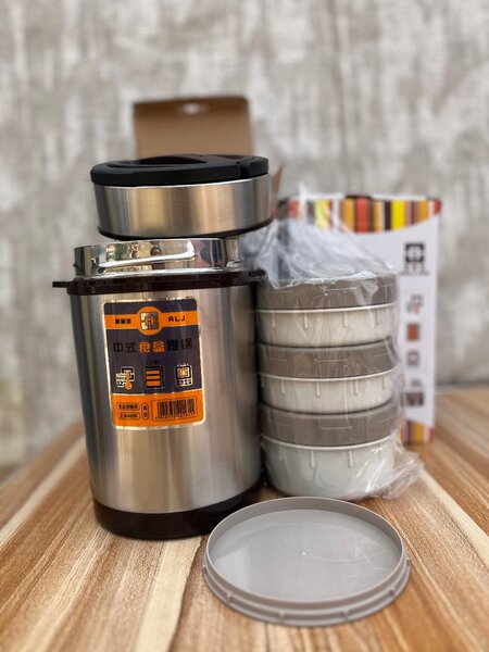 Insulated food flask